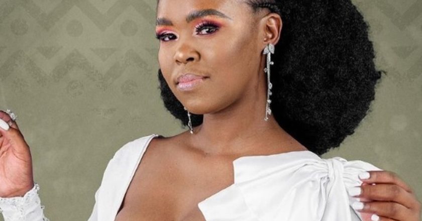 Triste notícia: Zahara, a talentosa cantora sul-africana de afro-pop, faleceu aos 36 anos. Deixa-nos o seu legado musical para sempre.