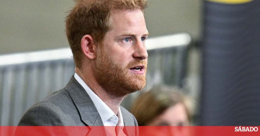 Príncipe Harry obrigado a abrir a carteira e desembolsar 56 mil euros para o jornal Daily Mail – É a vida, que se há-de fazer